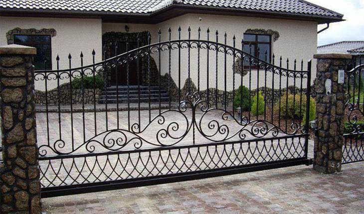 Vând garduri și porți din fier forjat