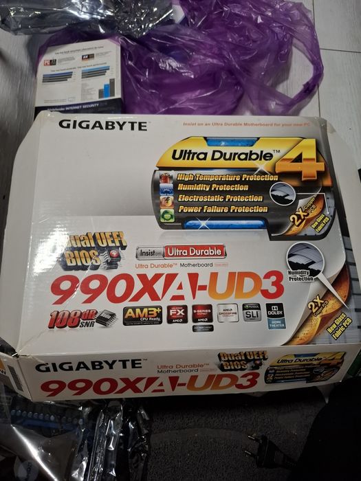 Placa de baza Gigqbyte 990XA-UD3
