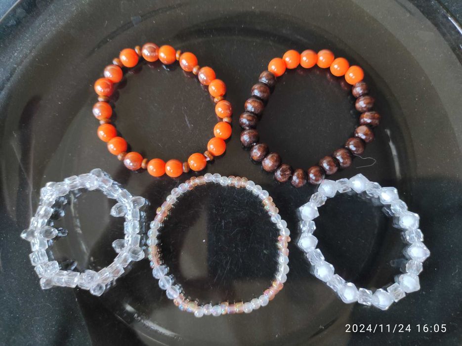 Продавам гривни- ръчно изработени