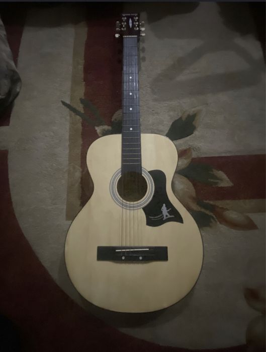 Продаю гитару новую