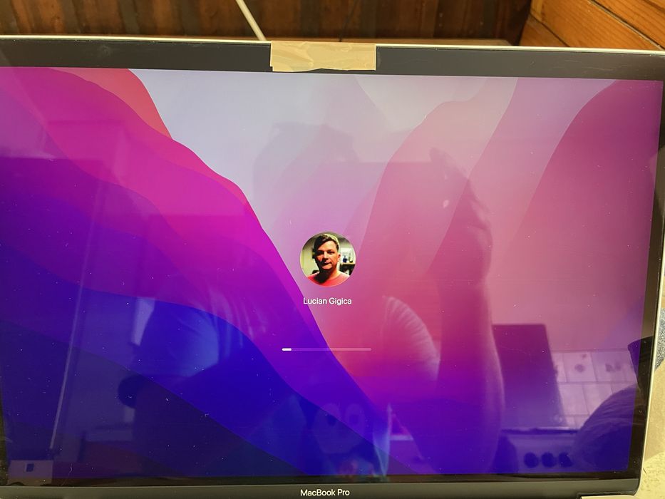 MacBook Pro 2017 - cu media Bar