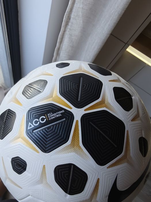 Nike Aerosculpt FIFA Quality PRO
