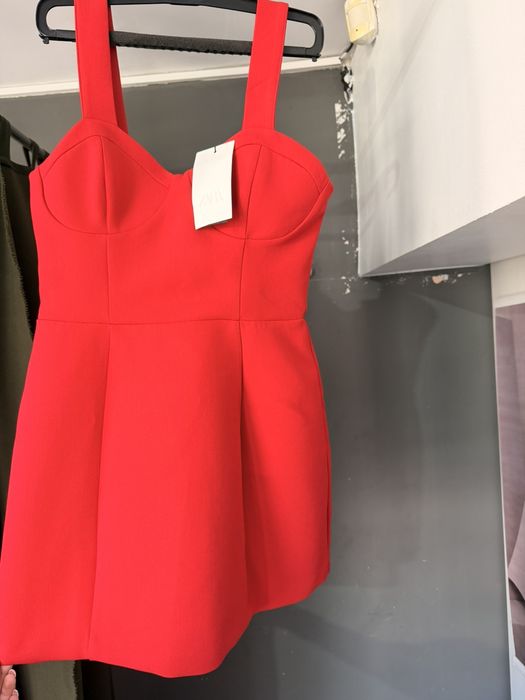Червена рокля Zara
