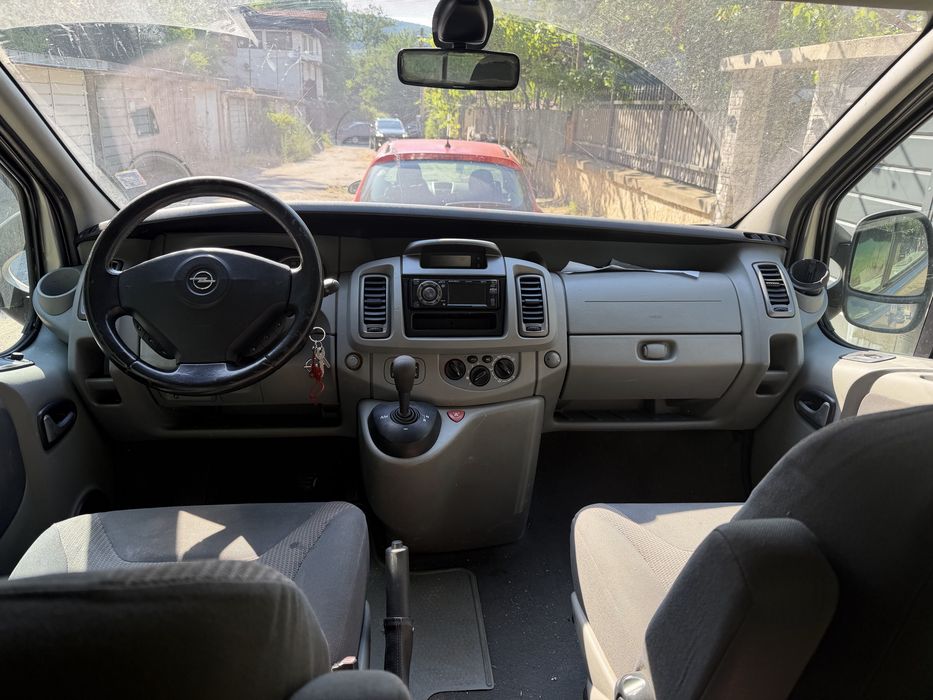 Opel Vivaro 2.5 CDTI 2009г дизел пътническо  товарен бус