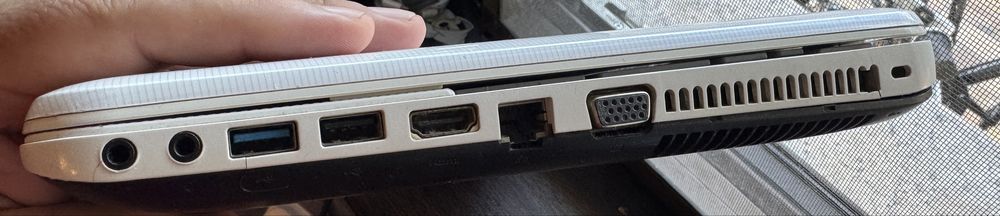 Vand laptop TOSHIBA ieftin functional 8gb RAM  500GB Hdd
