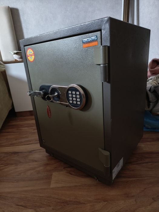 Продам сейф на колесах