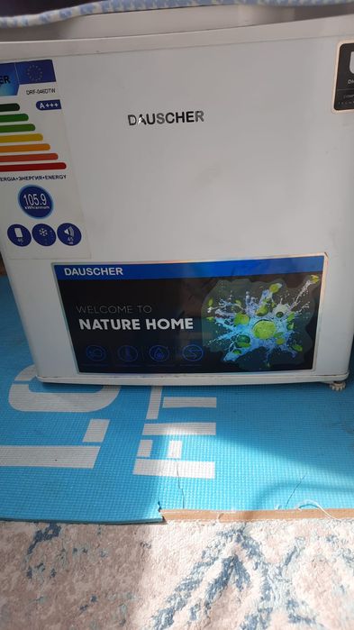 Комнатный компактный холодильник