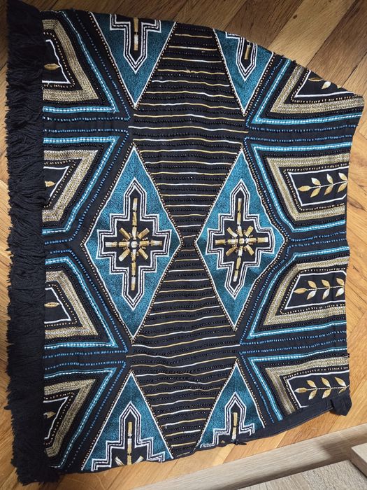 Къса пола с бродерия