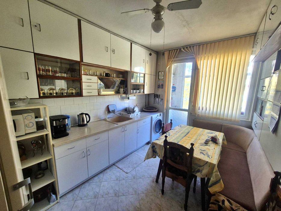 Апартамент в центъра на гр. Левски, с гараж .