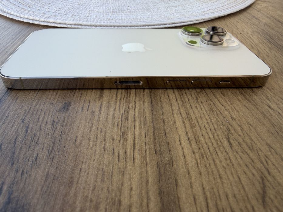 Продавам iphone 14 pro max  бял