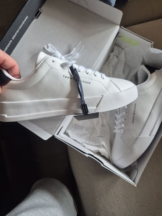Нови бели сникърси  Tommy Hilfiger, размер 41