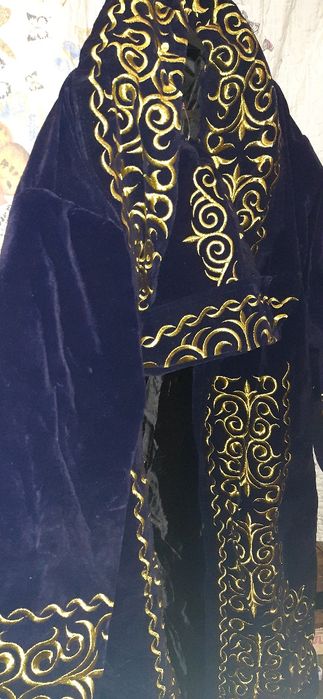 Продам новый эксклюзивный золотой мужской чапан