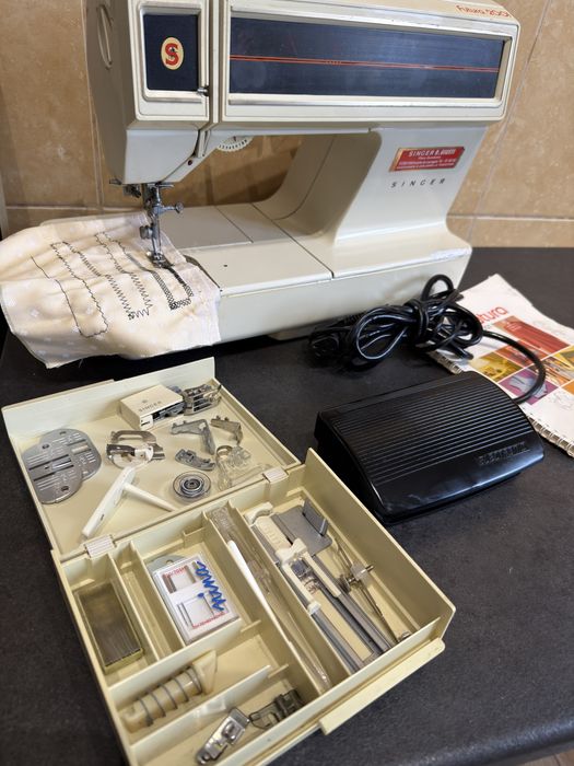 Masina de cusut festonat si butoniere SINGER componente metal