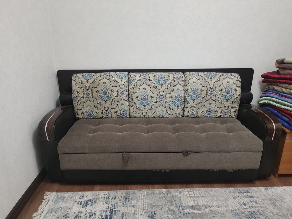 Продам диван 3в1 трансформер.диван+ стол.+спальное место