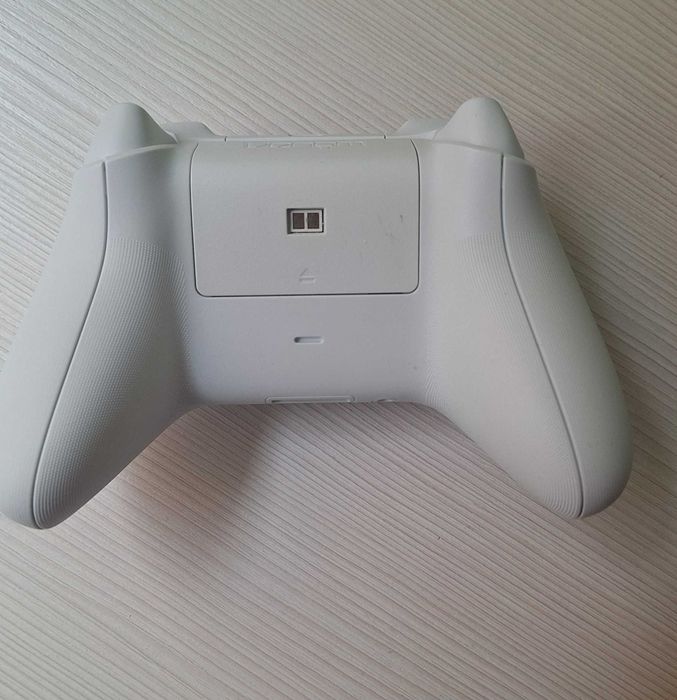 Безжичен XBOX controller със станция за зареждане