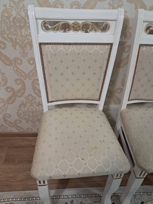 Продается стол со стульями