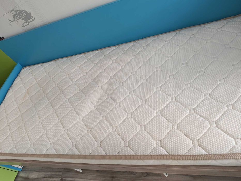 Две ъглови легла с чекмеджета от МДФ, с еднолицев матрак