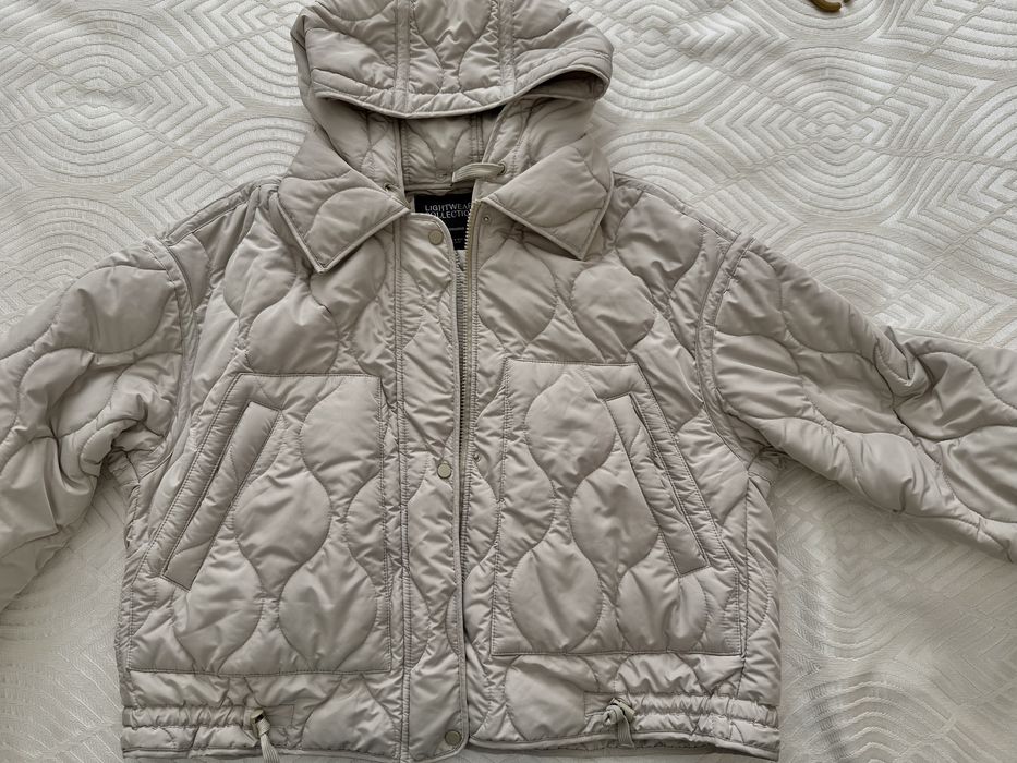 Стеганная куртка со съемным капюшоном