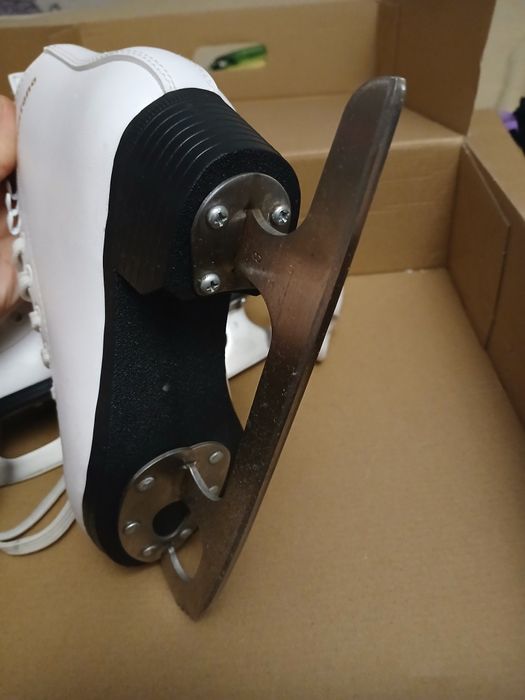 Продам коньки граф мантана