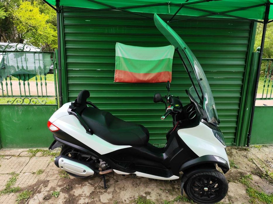 Пиаджо МП3 Piaggio MP3 300 кубика