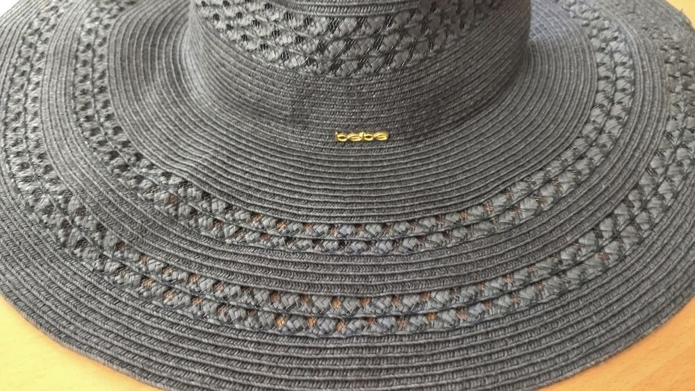 Шапка  Bebe марка с падаща периферия