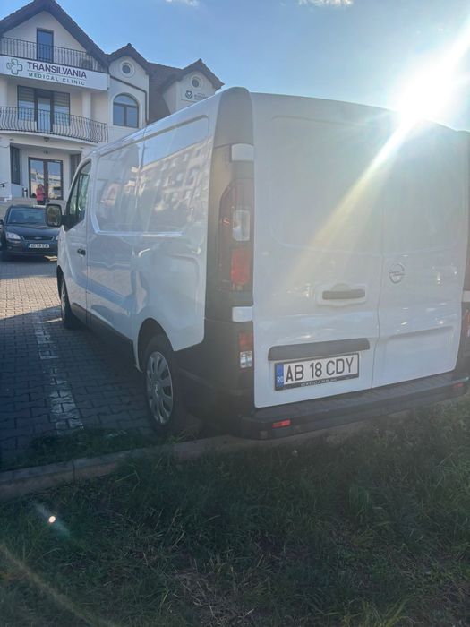 Vand opel vivaro an 2016 sau schimb cu autoturism