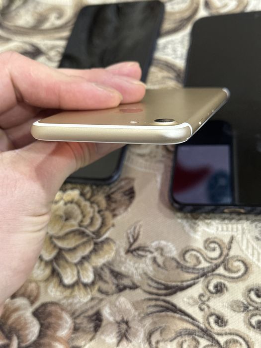 Iphone 7  32 gold sotiladi