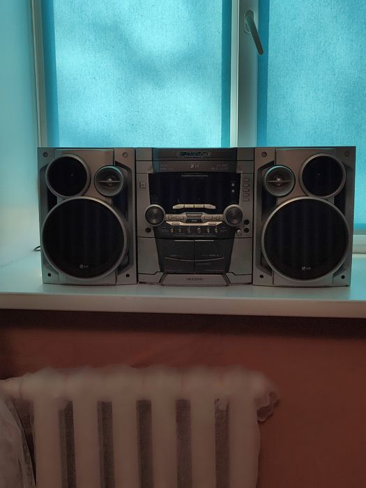 Музыкальный центр LG б/у