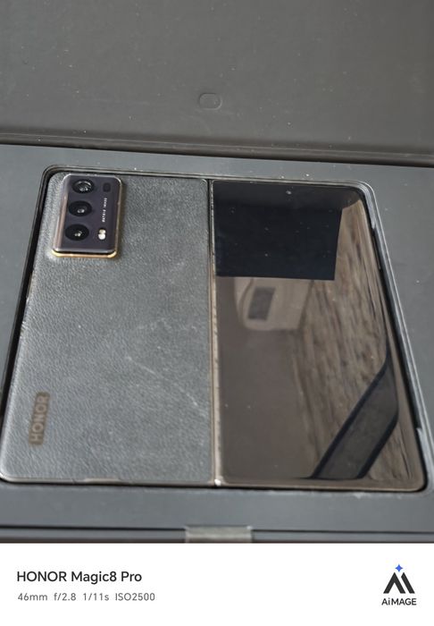 Honor Magic V2 с дефект