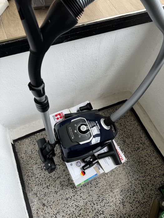 Прахосмукачка с Торба Bosch Series 8 BGL8XPER 700W, Тиха, XXL Накрайници, Дълъг Кабел!