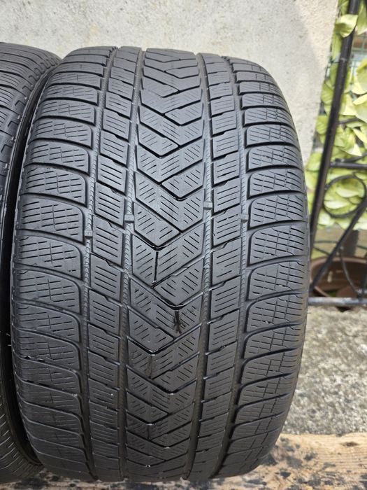 Vând două anvelope de iarna pirelli  305 35 21  dot 2321