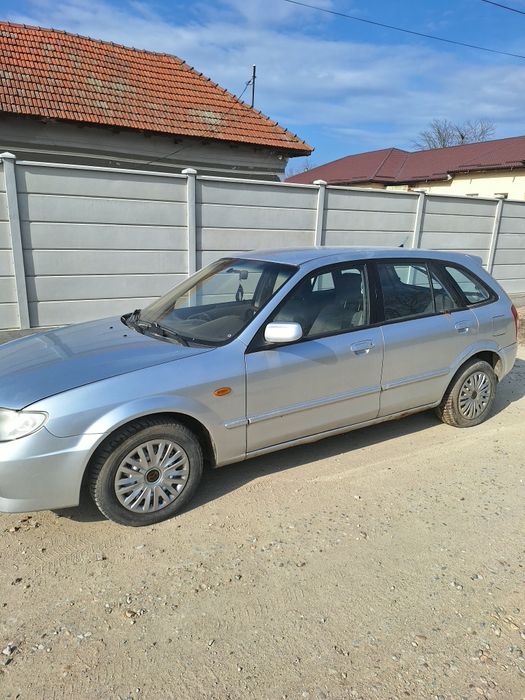 Vând Mazda 323F pentru piese