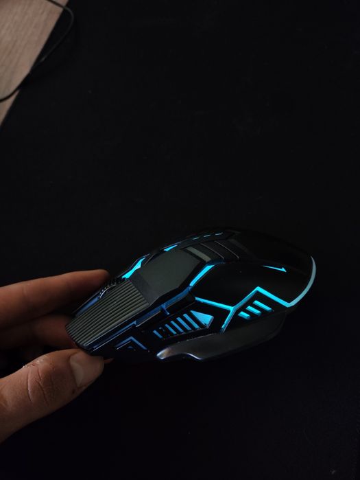 Mouse Gaming Silențios cu Iluminare LED RGB Stare Foarte Bună