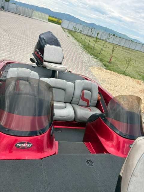 Barca Stratos pentru pescuit