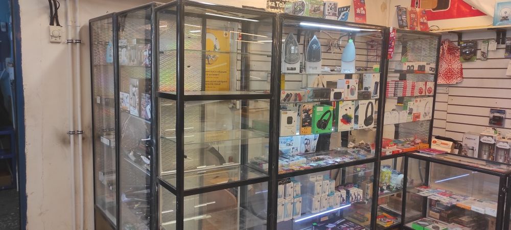 Витрины стеклянные