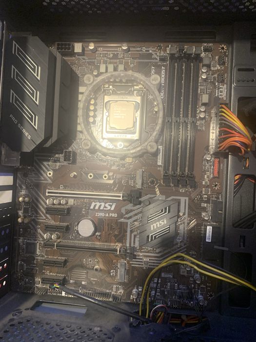 Placa de baza 390A-Pro+ procesor i7 8800
