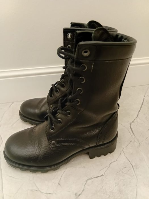 Продам почти новые берцы 35-размера
