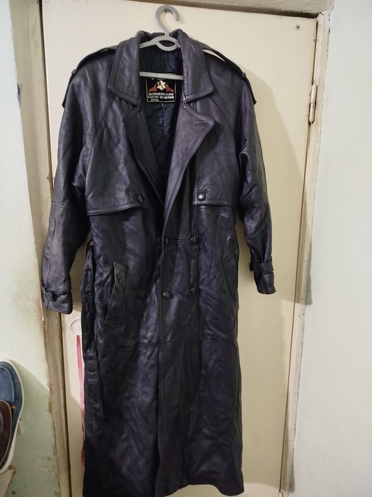 Продам кожаные плащи.