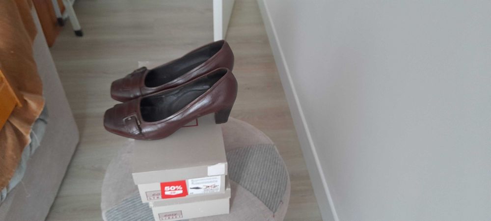 Pantofi de piele Carmen's