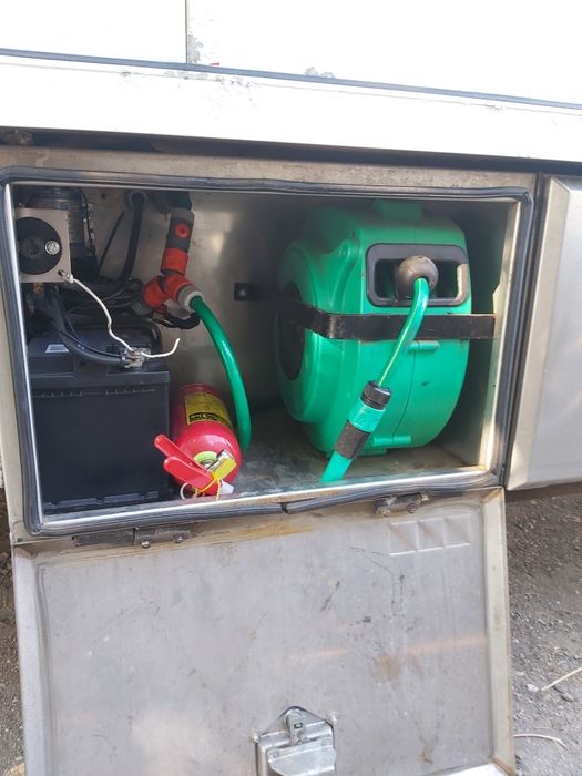 Продавам Животновоз Нисан Атлеон