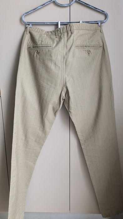 Pantaloni Bej cu Pliuri – Stil Retro / Smart-Casual –