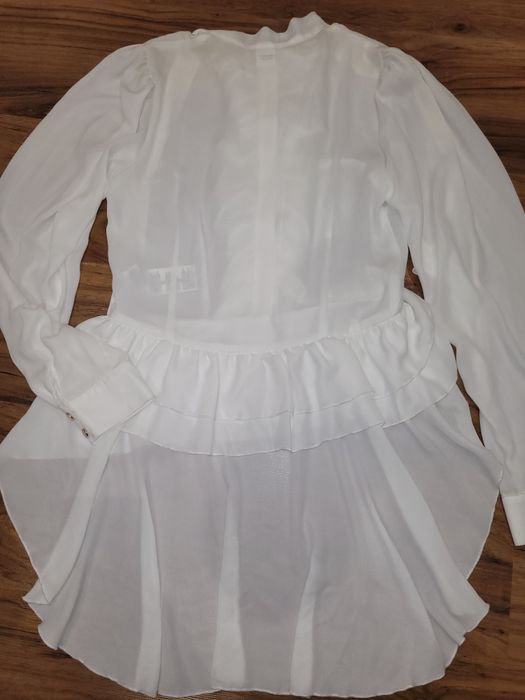 Бяла риза Lucy с удължен гръб