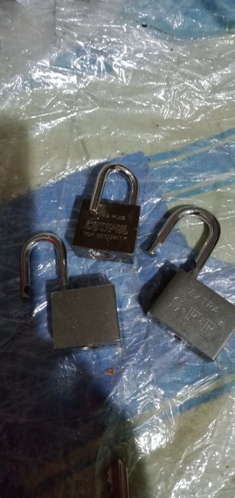 Ключи от дверных замков  б/у