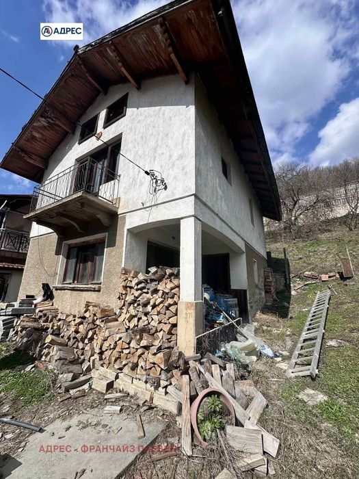 Къща в Ловеч, област-с.Рибарица площ 100 цена 66000