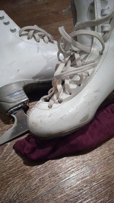 Продам коньки фигурные
