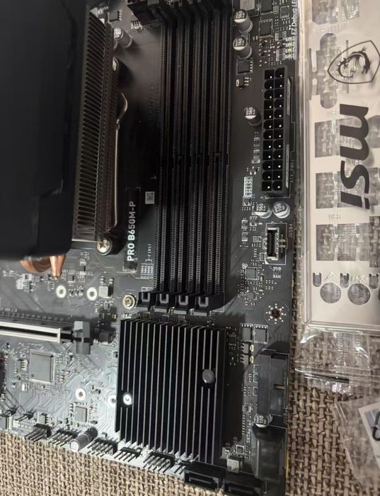 Kit AM5 Procesor AMD Ryzen 9 7900 + Placă de bază MSI PRO B650M-P + Cooler