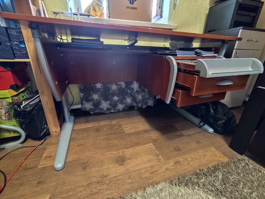 "Растущий " письменный стол и стул