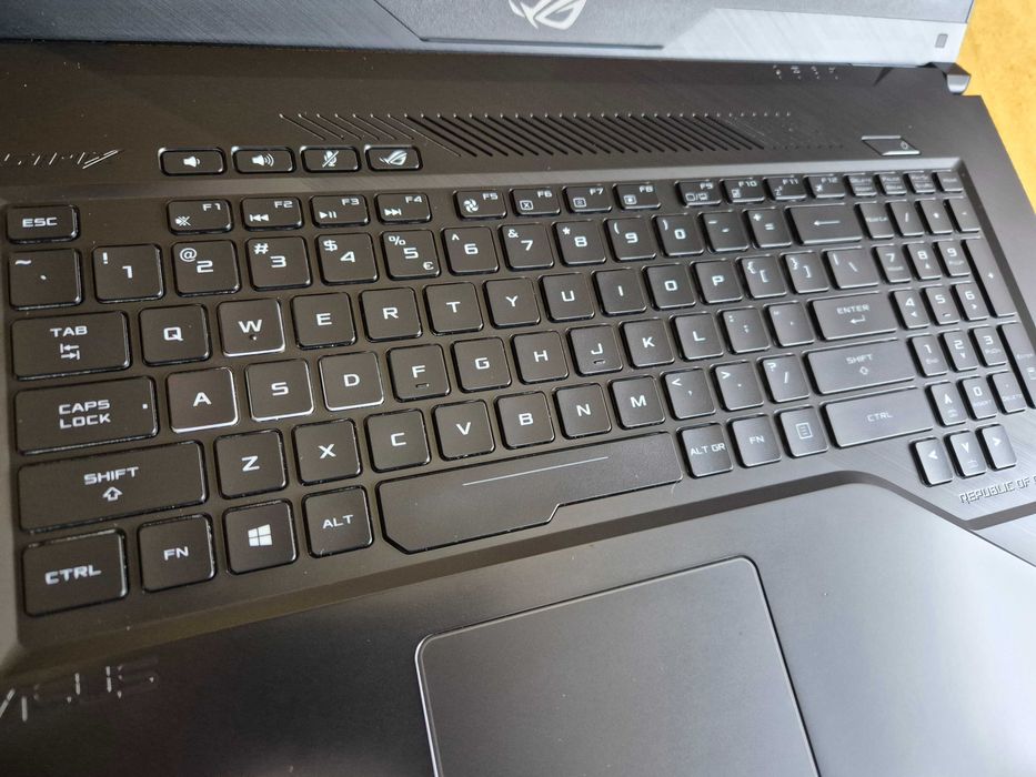 Laptop ASUS ROG STRIX GL703VD-GC003, Intel i7-7700HQ + nVidia GTX 1050