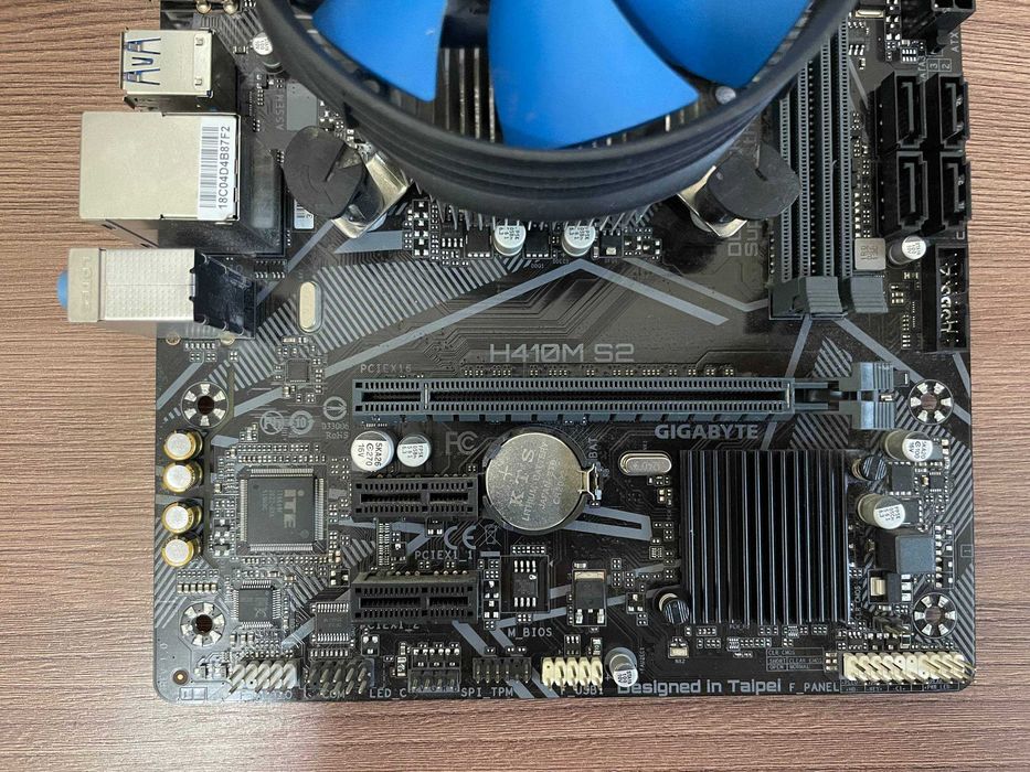Комплект Core Intel Core i5-10400 + Gigabyte H410m s2.