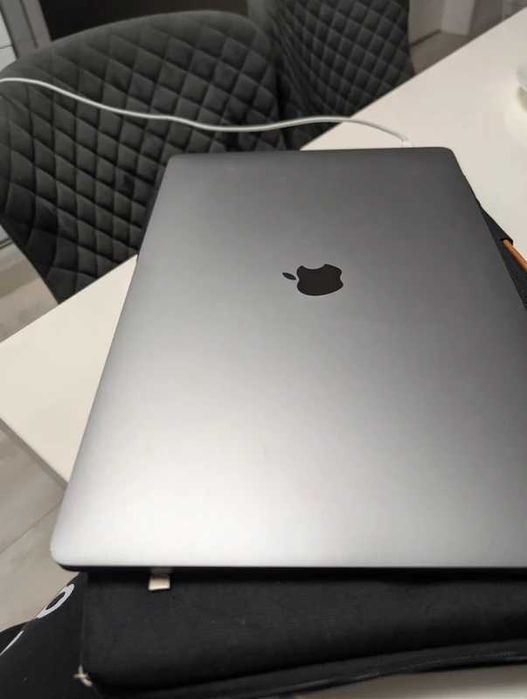 Apple Macbook pro 16 2019 I9 89 de cicluri baterie MDM
